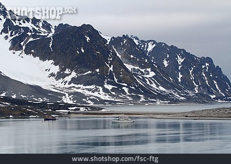 
                Spitzbergen, Magdalenen-fjord                   