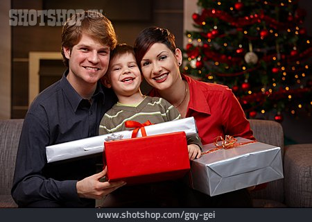 
                Weihnachten, Familie, Bescherung, Familienporträt                   
