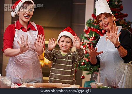 
                Backen, Weihnachtsbäckerei, Familie                   