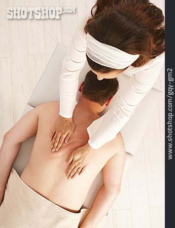 
                Behandlung, Massieren, Massage, Rückenmassage, Wellnessmassage                   
