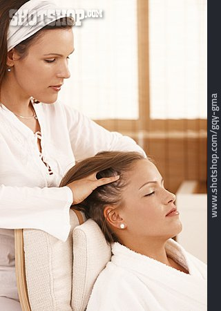 
                Frau, Wellness & Relax, Behandlung, Massage, Kopfmassage                   