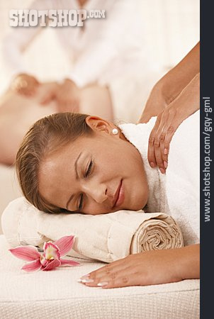 
                Frau, Wellness & Relax, Massage, Wohlbefinden, Wellnessmassage                   