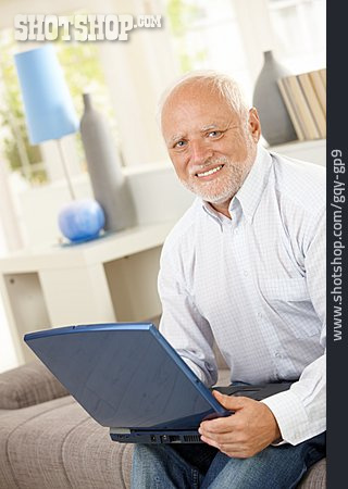 
                Senior, Laptop, Online                   