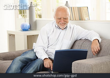 
                Senior, Laptop, Online                   