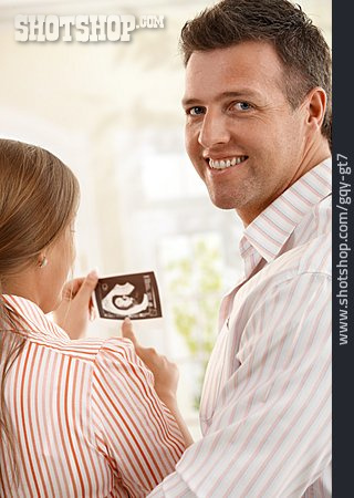 
                Ultraschallbild, Schwangerschaft, Vorfreude, Ehepaar                   