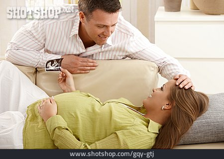 
                Ultraschallbild, Schwangerschaft, Ehepaar                   
