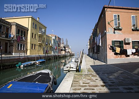 
                Wohnhaus, Kanal, Anlegestelle, Venedig                   