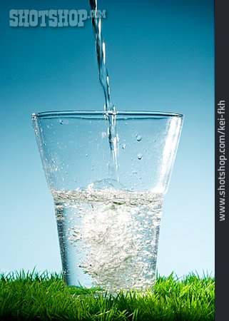 
                Wasser, Mineralwasser                   