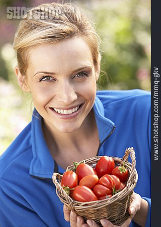 
                Junge Frau, Tomate, Ernten, Tomatenernte                   