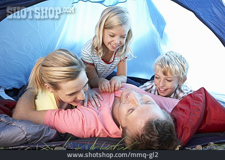 
                Familie, Zelten, Familienurlaub, Campingurlaub                   