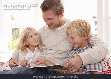 
                Vater, Familienleben, Vorlesen                   