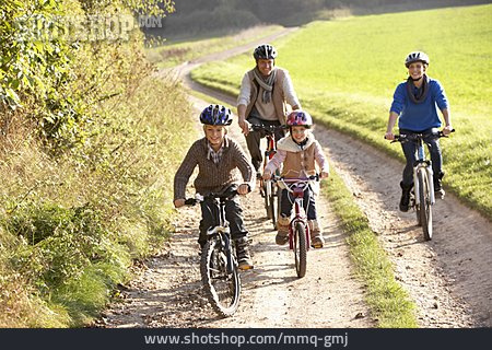 
                Fahrradfahren, Familie, Radtour, Familienausflug                   