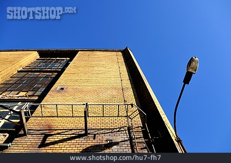 
                Froschperspektive, Industriegebäude, Fassade                   