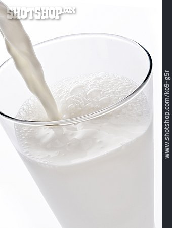 
                Milch, Eingießen, Milchglas                   