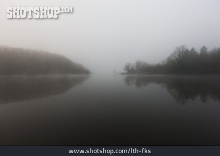 
                See, Nebel, Ufer, Gespenstisch                   