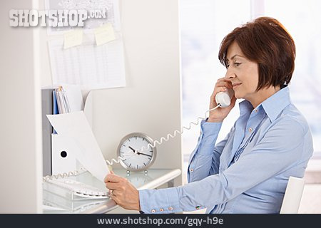 
                Geschäftsfrau, Telefonieren                   