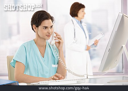 
                Telefonieren, Krankenschwester, Arzthelferin                   