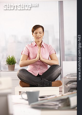 
                Pause & Auszeit, Erholung, Yoga, Meditieren, Stressabbau                   