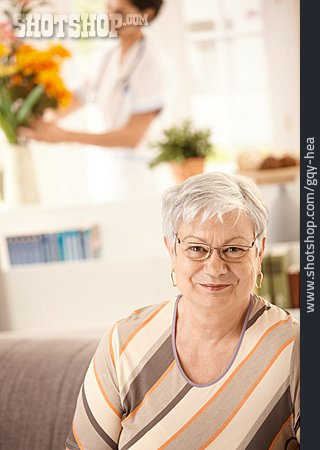 
                Seniorin, Häusliches Leben, Altenpflegerin                   