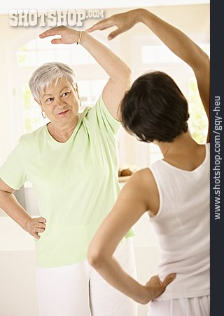 
                Gymnastik, Dehnübung, Workout, Seniorensport                   