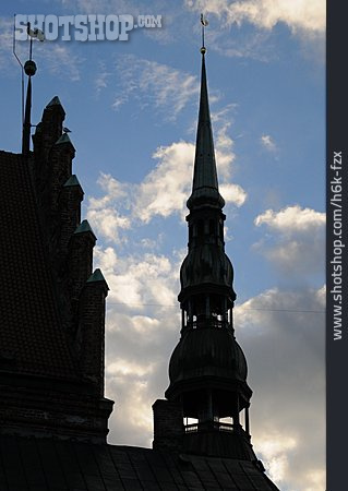 
                Silhouette, Petrikirche, Riga                   