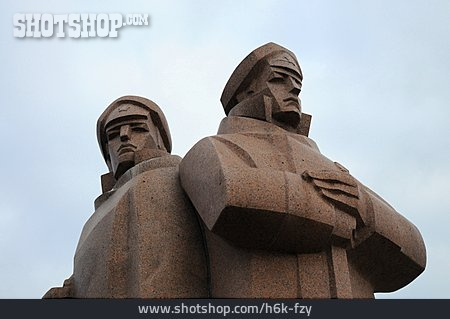 
                Denkmal, Riga, Rote Lettische Gewehrschützen                   