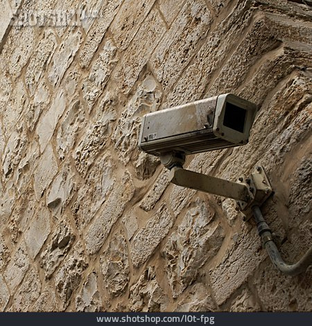
                überwachungskamera, Natursteinmauer                   