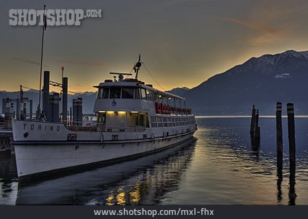 
                Sonnenaufgang, Schiff, Lago Maggiore                   