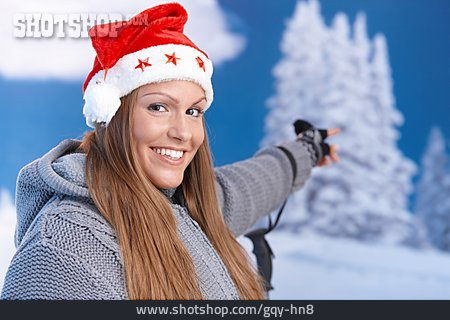 
                Junge Frau, Winterlich, Weihnachtsmannmütze                   