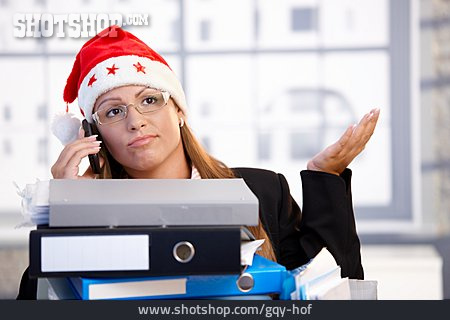 
                Telefonieren, Büroangestellte, Weihnachtsmannmütze                   