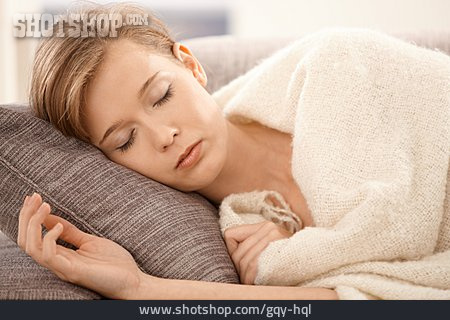 
                Junge Frau, Ausruhen, Schlafen, Mittagsschlaf                   