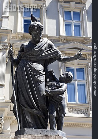
                Statue, Wien, Josefsbrunnen                   