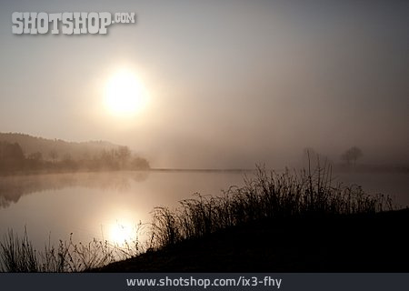 
                Sonnenuntergang, See, Nebel                   