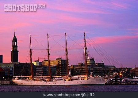 
                Segelschiff, Hamburger Hafen                   