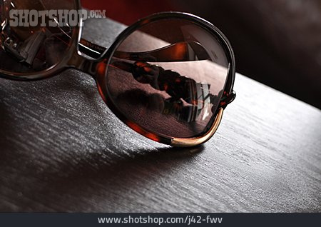 
                Sonnenbrille                   