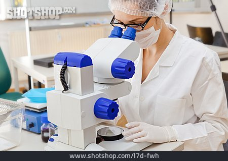 
                Gesundheitswesen & Medizin, Untersuchen, Mikroskop, Laborantin                   