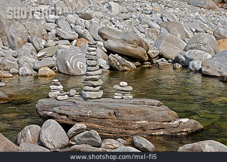 
                Steine, Gebirgsfluss                   