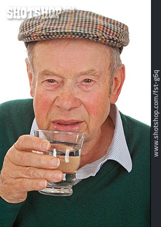 
                Senior, Trinken, Wasserglas                   