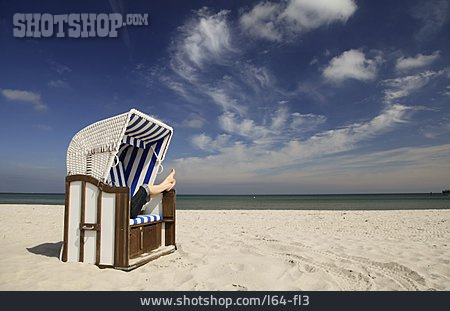 
                Pause & Auszeit, Strandkorb, Beine Hochlegen, Strandurlaub                   