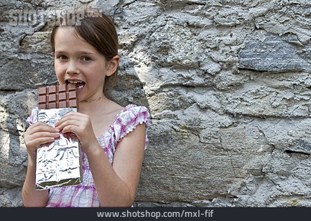 
                Mädchen, Naschen, Schokolade                   