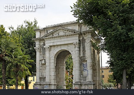 
                Arc De Triomphe, Verona, Arco Dei Gavi                   