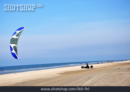 
                Strandsegeln, Kitebuggyfahrer, Powerkite                   