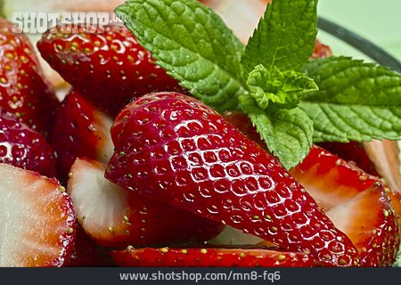 
                Erdbeeren, Minze                   