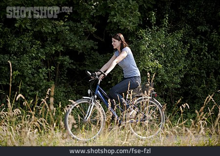 
                Radfahren, Fahrradtour, Fahrradfahrerin                   