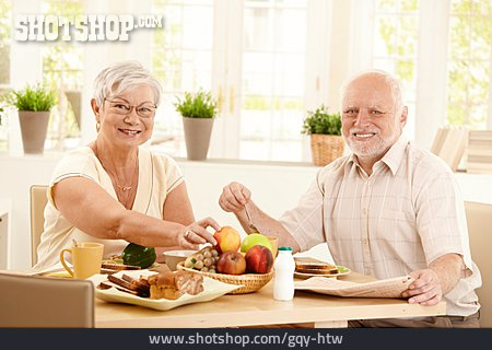 
                Frühstücken, Seniorenpaar                   