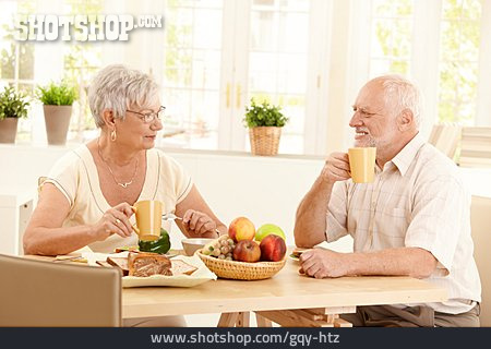 
                Ehepaar, Frühstücken, Seniorenpaar                   