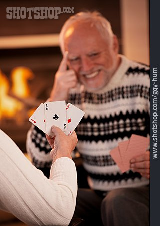 
                Kartenspiel, Kartenspieler, Seniorenpaar                   