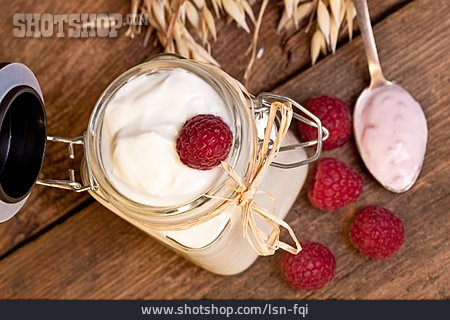 
                Joghurt, Joghurtglas, Himbeerjoghurt                   