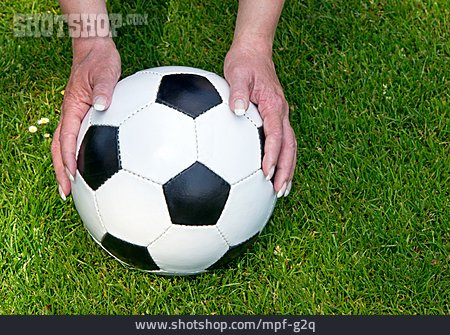 
                Fußball, Frauenfußball, Handspiel                   
