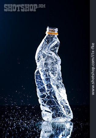 
                Wasser, Mineralwasser, Wasserflasche, Plastikflasche, Zerdrückt                   